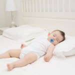 El descanso del bebé, ¿cuándo usar una almohada?