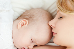 ¿Es imposible dormir cuando tienes un bebé?
